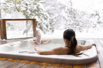 tyax-heli-skiing-spirit-bear-hot-tub-132 - © Christie Fitzpatrick / Tyax Lodge & Heli Skiing